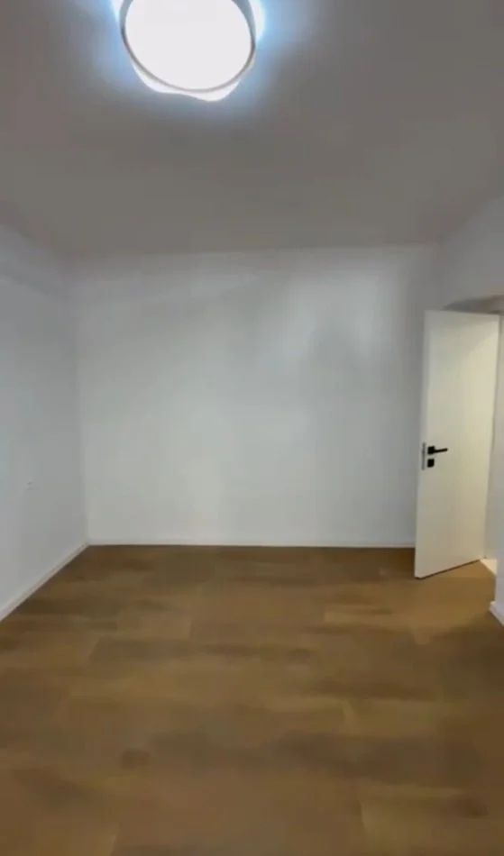 Tirane, jepet me qera apartament 1+1+Ballkon Kati 1, 45 m² 650 € (RRUGA E ELBASANIT)