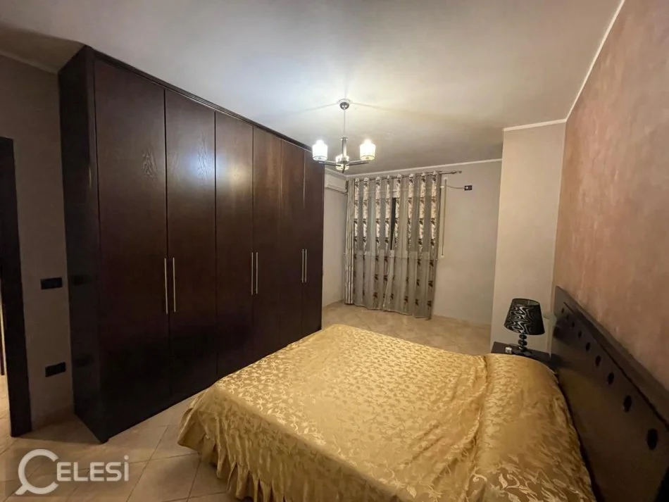 Tirane, jepet me qera apartament 2+1+Ballkon Kati 6, 120 m² 700 € (XHAMLLIKU)