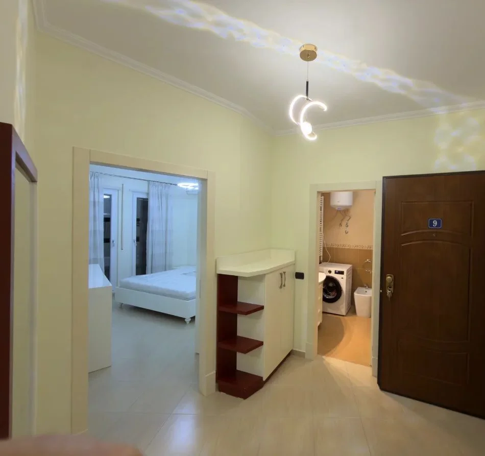 Tirane, jepet me qera apartament 2+1+Ballkon Kati 3, 67 m² 650 € (21 DHJETORI)