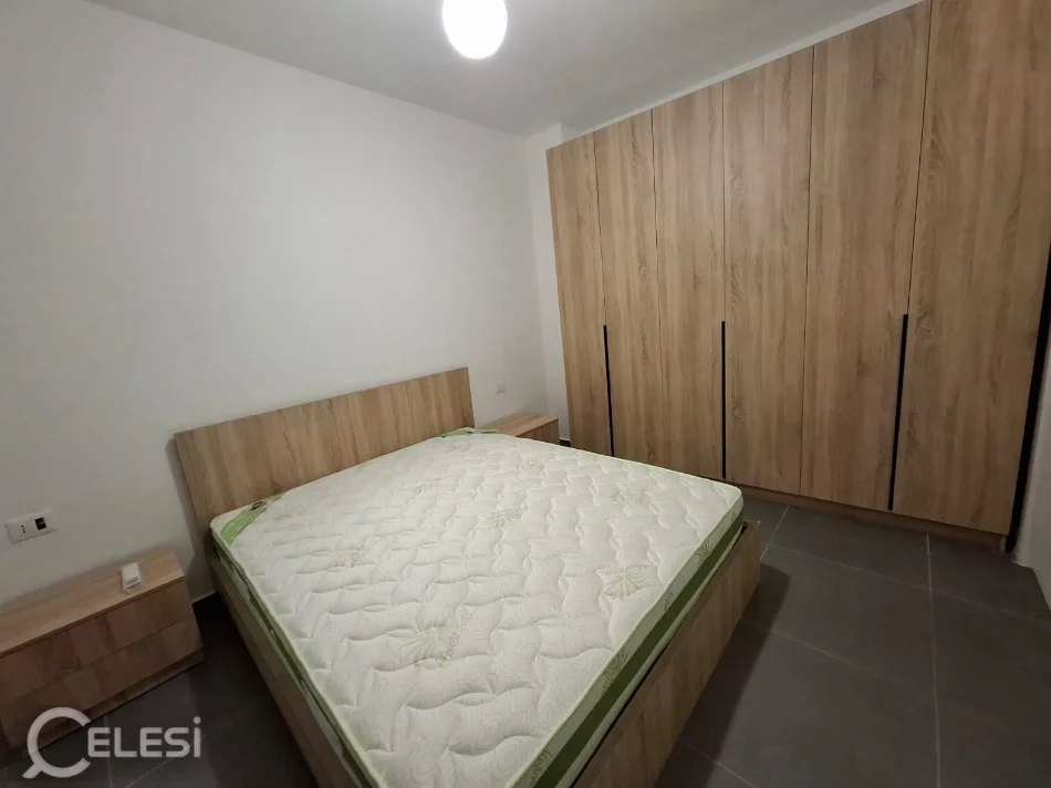 Tirane, jepet me qera apartament 3+1+Ballkon Kati 3, 116 m² 650 € (5 MAJI)