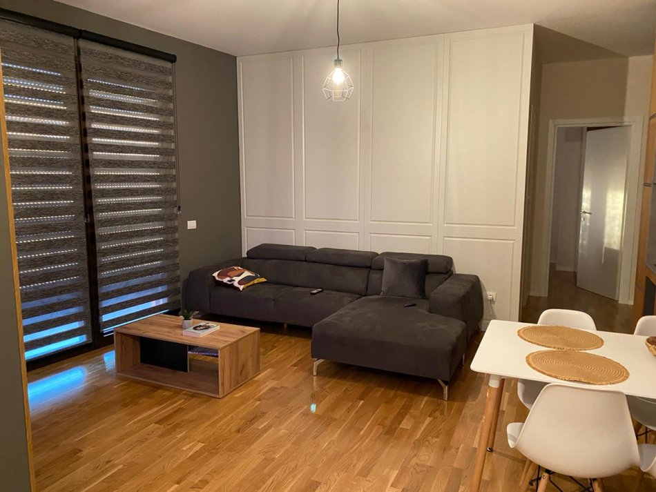 Tirane, jepet me qera apartament 1+1 Kati 6, 1.000 € (Rruga e Barrikadave)