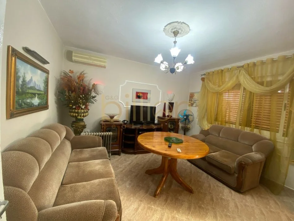 Tirane, jepet me qera apartament 2+1+Ballkon Kati 2, 90 m² 450 € (8RQC+8PW, Rruga Ferit Xhajko, Tiranë)