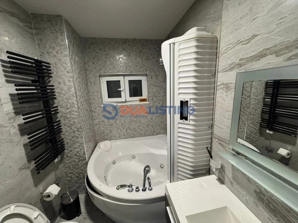 Tirane, jepet me qera apartament 2+1 Kati 5, 110 m² 1.500 € (Blloku)