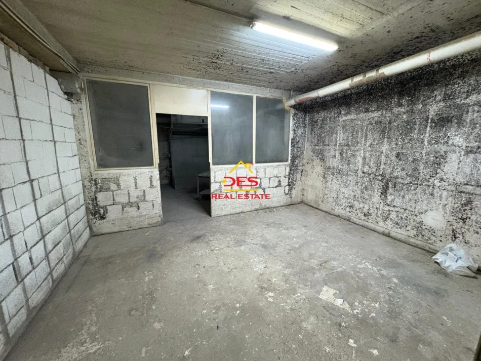 Vlore, shitet garazh | post parkimi Kati -1, 300 m² 103.000 € (Rruga Zaho Koka)