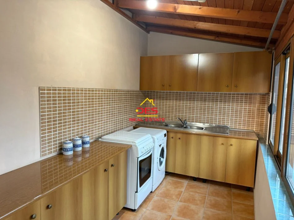Vlore, jepet me qera shtepi 1+1+Ballkon Kati 2, 70 m² 450 € (Rruga Murat Tërbaçi)
