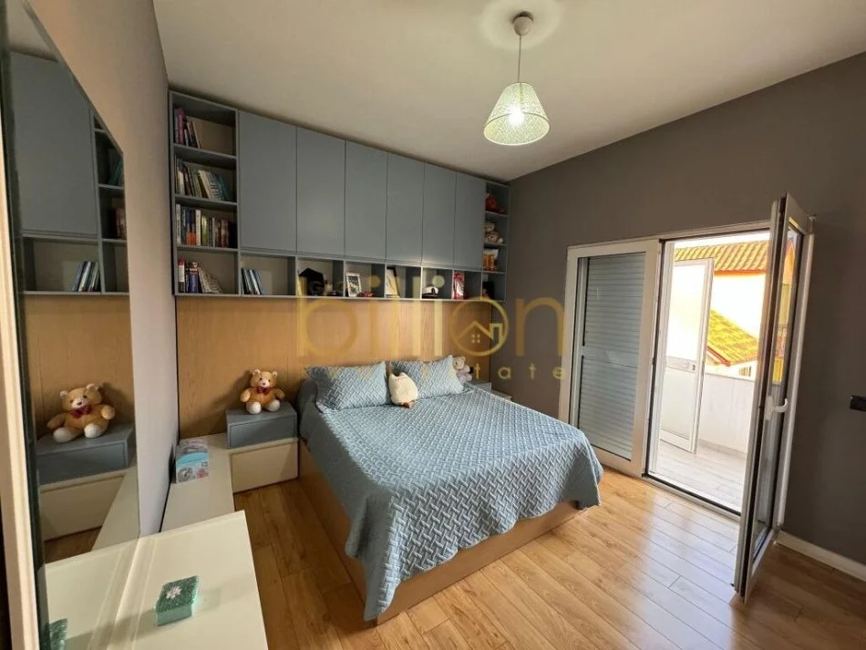Tirane, shitet shtepi 3 Katshe , 363 m² 362.000 € (Laprake)