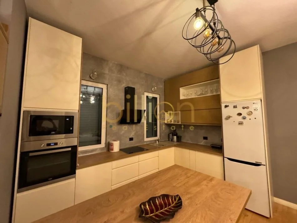 Tirane, shitet shtepi 3 Katshe , 363 m² 362.000 € (Laprake)