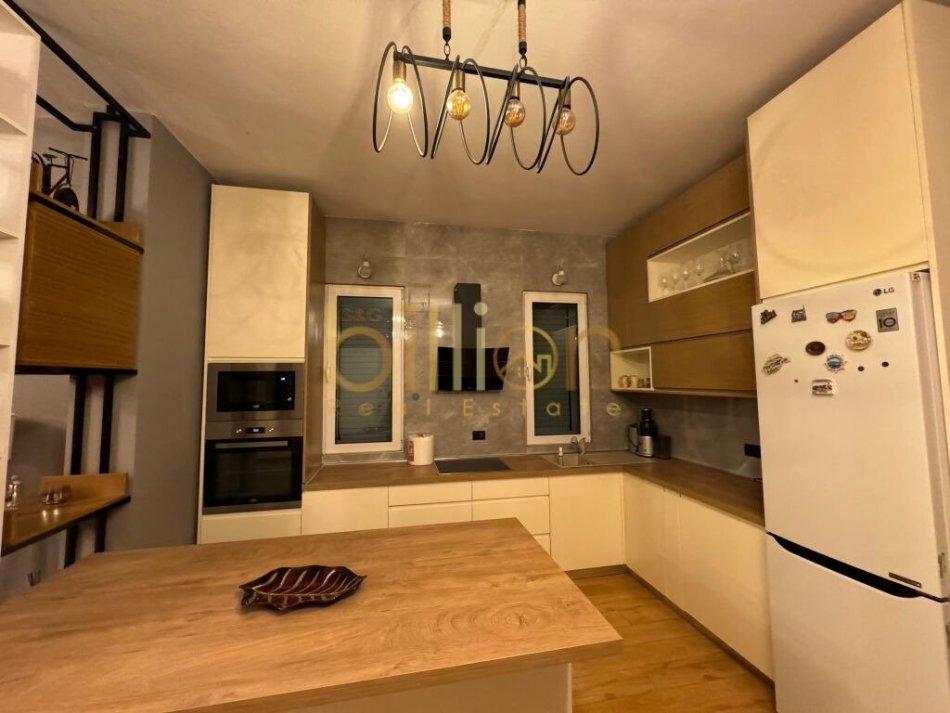 Tirane, shitet shtepi 3 Katshe , 363 m² 362.000 € (Laprake)