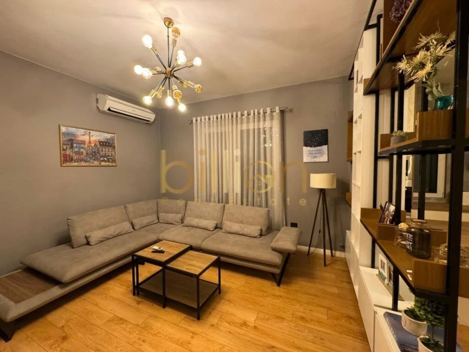 Tirane, shitet shtepi 3 Katshe , 363 m² 362.000 € (Laprake)