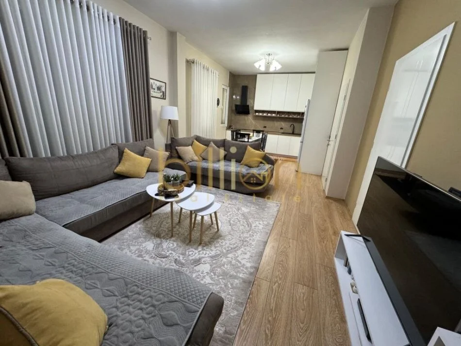 Tirane, shitet shtepi 3 Katshe , 363 m² 362.000 € (Laprake)