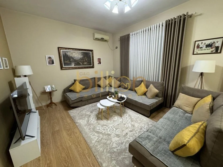 Tirane, shitet shtepi 3 Katshe , 363 m² 362.000 € (Laprake)