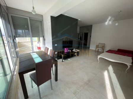 Tirane, jap me qera zyre Kati 10, 120 m² 1.000 € (ZOGU I ZI)