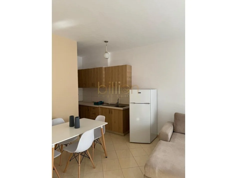 Tirane, jepet me qera apartament 1+1+Ballkon Kati 7, 65 m² 450 € (Astir)