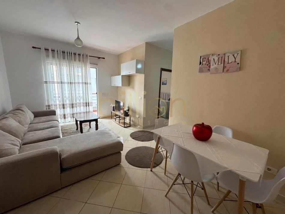 Tirane, jepet me qera apartament 1+1+Ballkon Kati 7, 65 m² 450 € (Astir)