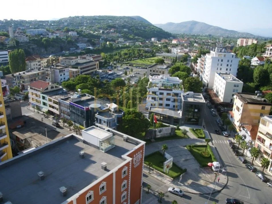 Tirane, shitet shtepi 2 Katshe , 207 m² 