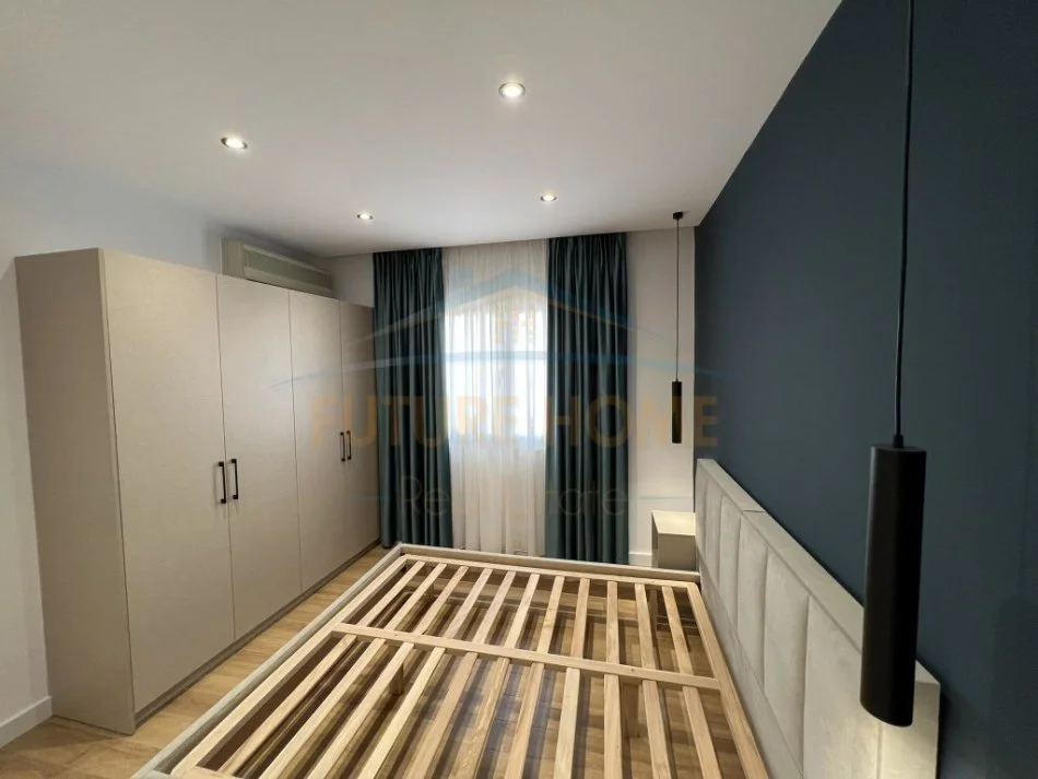 SHITET APARTAMENTI 1+1 TE PAZARI I RI