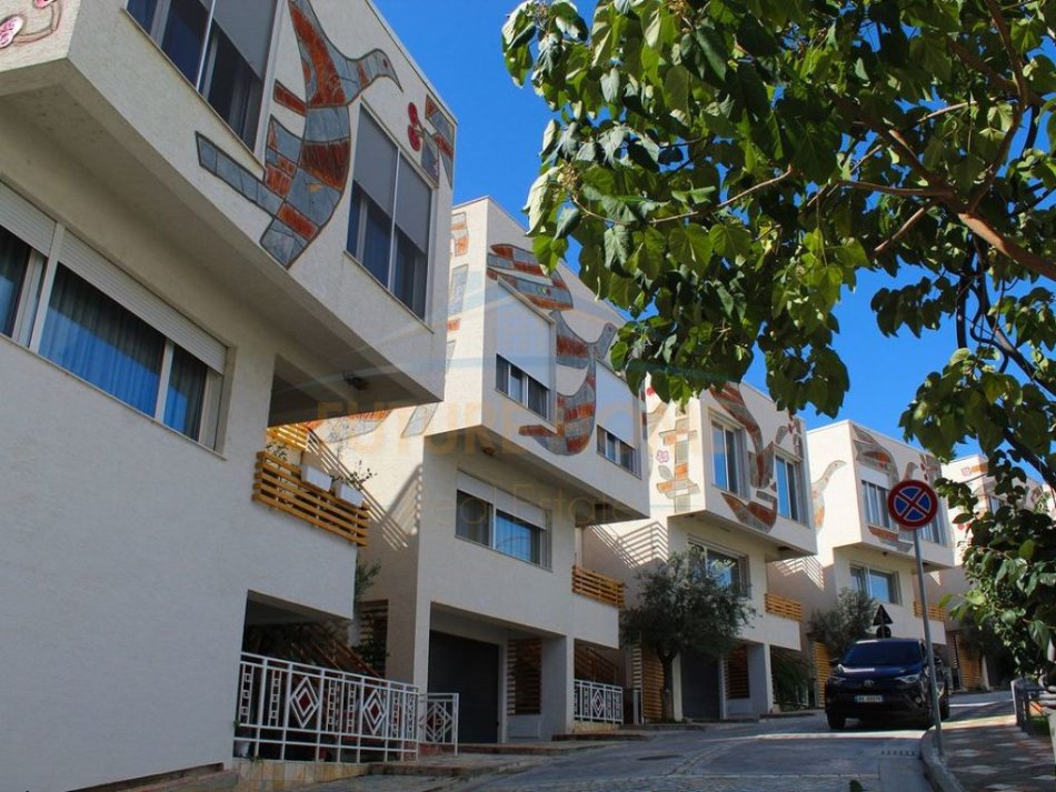 Tirane, shitet apartament duplex 2+1 , 129.21 m² 254.000 € (Kodra e Diellit 1)
