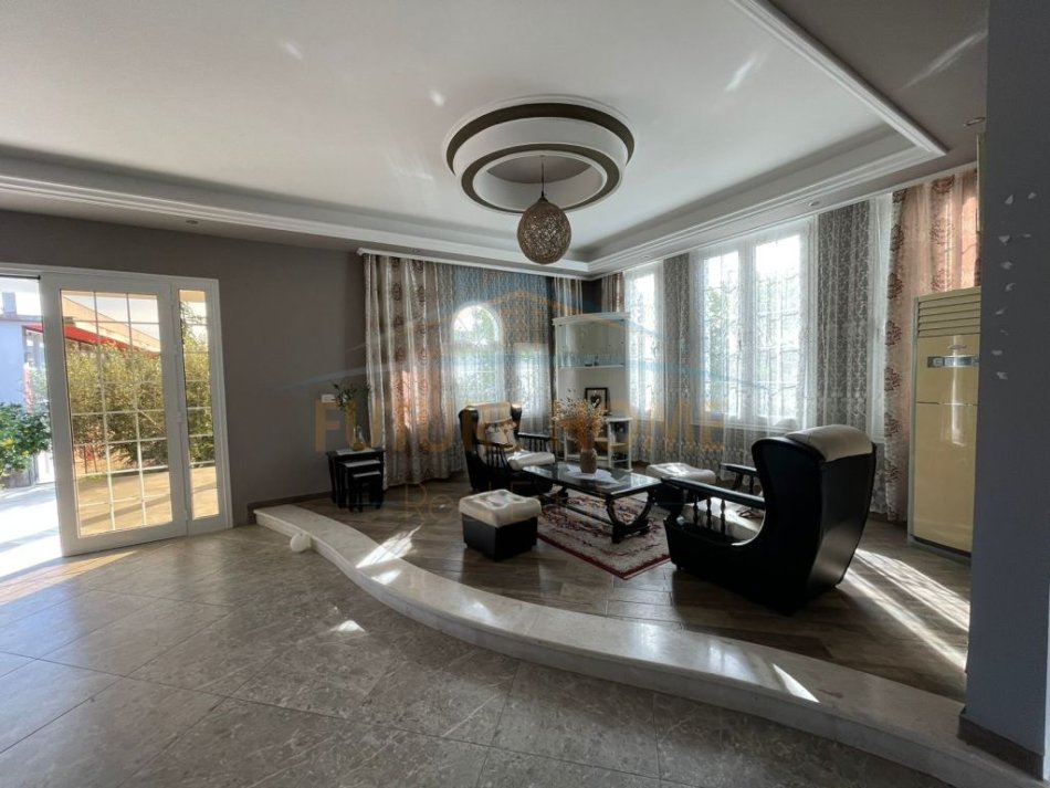 Durres, shitet ambjent biznesi Kati 0, 2.340 m² 