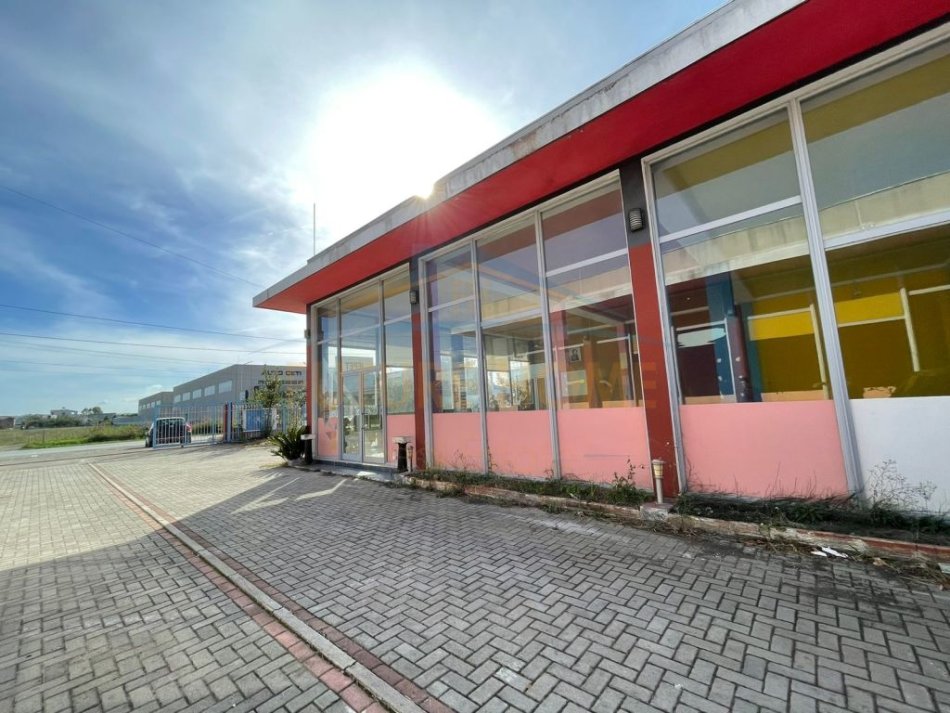 Durres, shitet ambjent biznesi Kati 0, 2.340 m² 