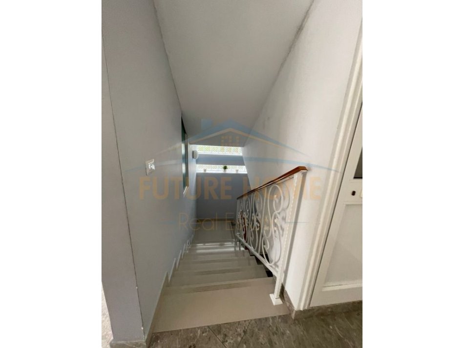 Durres, shitet ambjent biznesi Kati 0, 2.340 m² 
