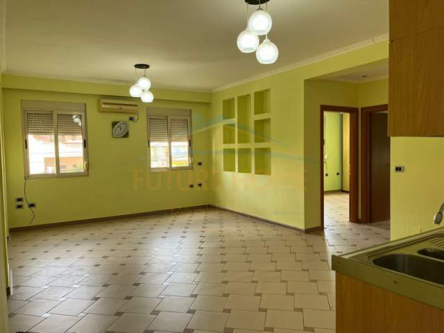 Tirane, jepet me qera apartament 1+1+BLK Kati 1, 70 m² 550 Euro (Rruga e Durresit)
