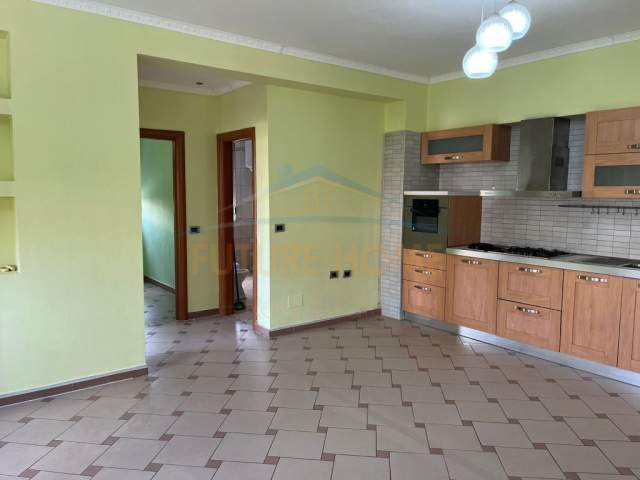 Tirane, jepet me qera apartament 1+1+BLK Kati 1, 70 m² 550 Euro (Rruga e Durresit)