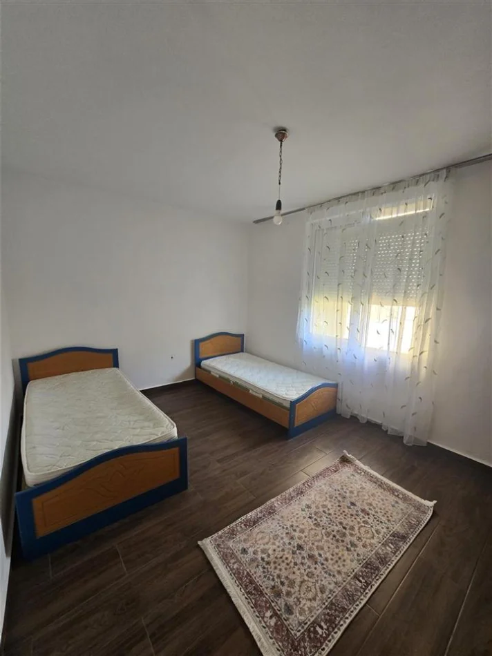 Tirane, jepet me qera apartament 1+1 Kati 2, 70 m² 450 € (Brryl prane Bar Oslo)