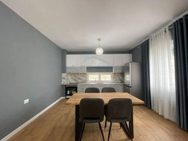 Tirane, jepet me qera apartament 2+1+BLK Kati 2, 135 m² 850 Euro (Kopshti Botanik)