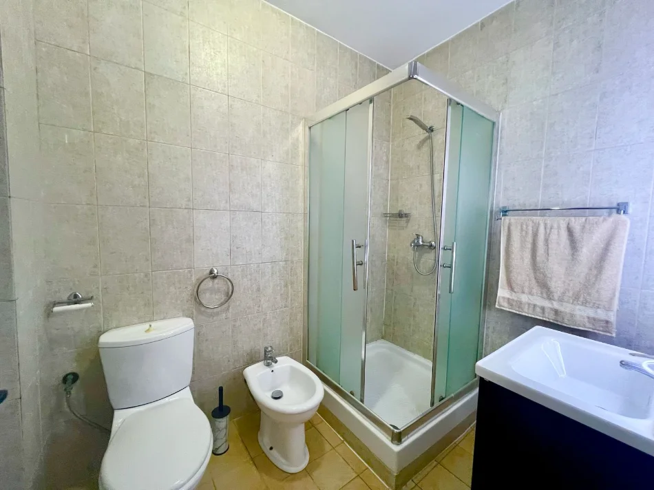 Tirane, jepet me qera apartament 1+1 Kati 6, 80 m² 720 € 