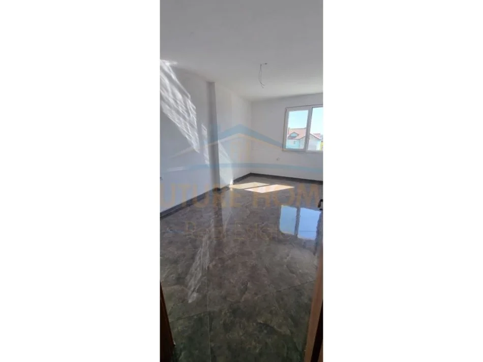 Durres, shitet apartament 3+1+Ballkon Kati 4, 117 m² 98.000 € (shkozet durres)