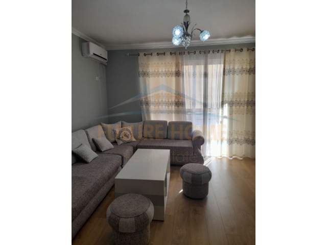 Tirane, jepet me qera apartament 2+1+BLK Kati 8, 87 m² 480 Euro (Yzberisht)