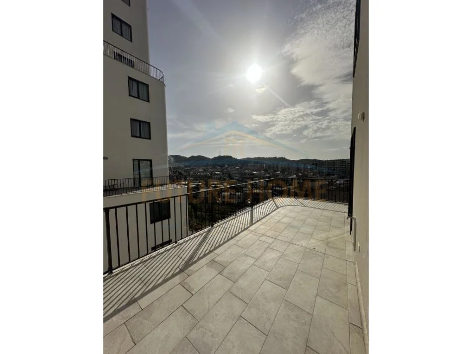 Tirane, jepet me qera apartament 2+1 Kati 5, 135 m² 600 € 