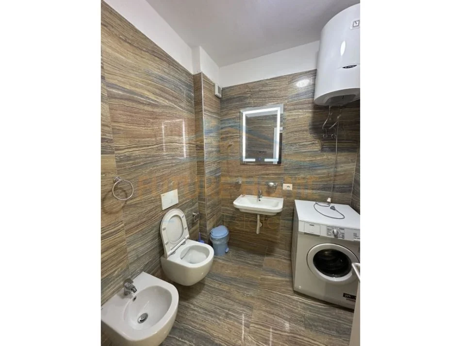 Tirane, jepet me qera apartament 2+1 Kati 5, 135 m² 600 € 