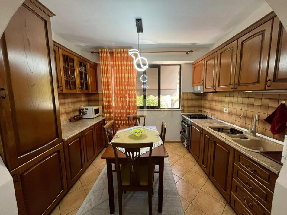 Tirane, jepet me qera apartament 2+1 Kati 3, 80 m² 700 € (myslym shyri, Tirana, Albania)