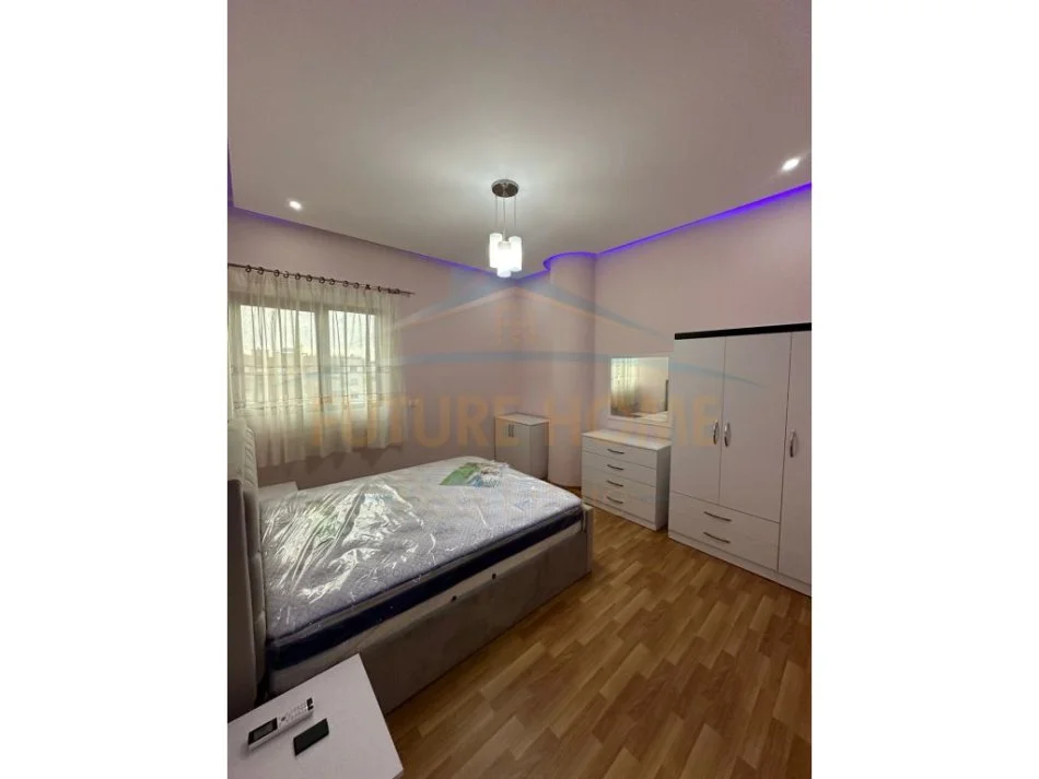 Tirane, jepet me qera apartament 2+1 Kati 9, 126 m² 500 € (Unaza e Re)