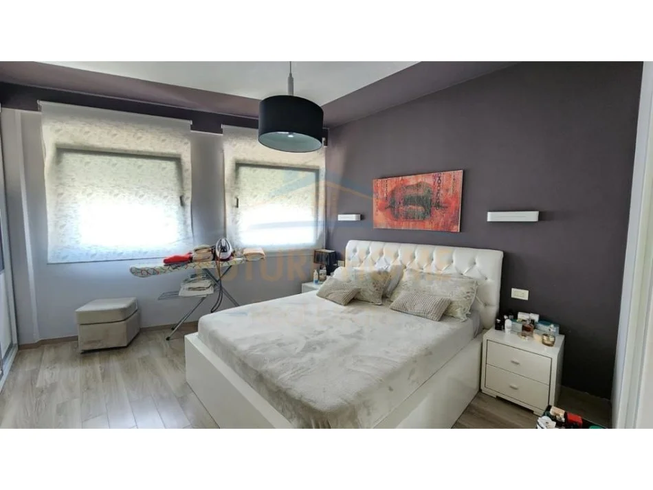Tirane, jepet me qera apartament 3+1 Kati 6, 150 m² 1.800 € 