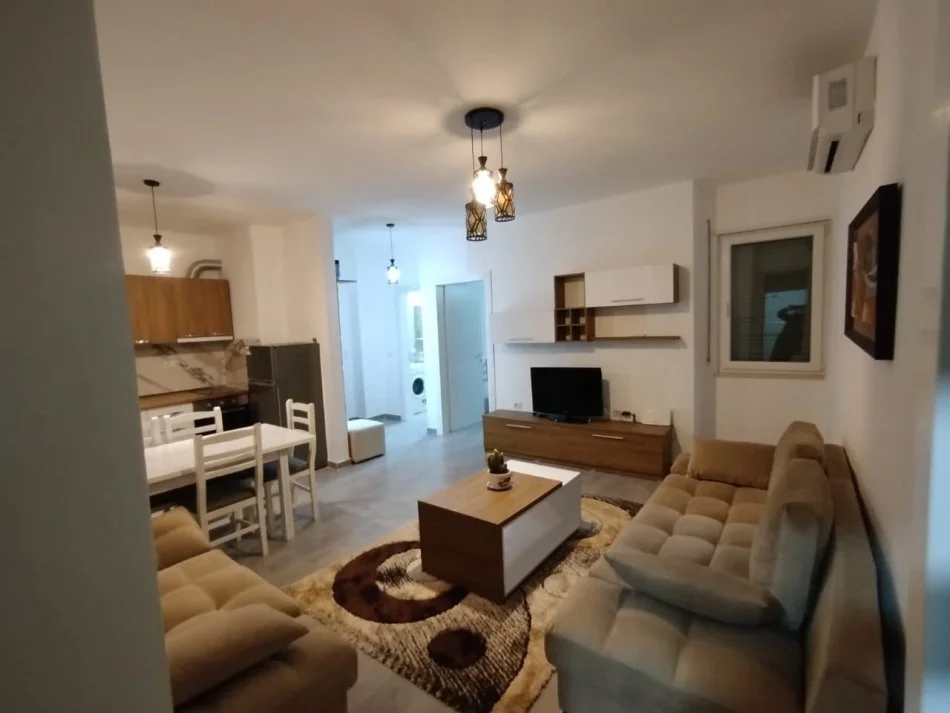 Durres, jepet me qera apartament 1+1+Ballkon Kati 5, (Qender Durres)