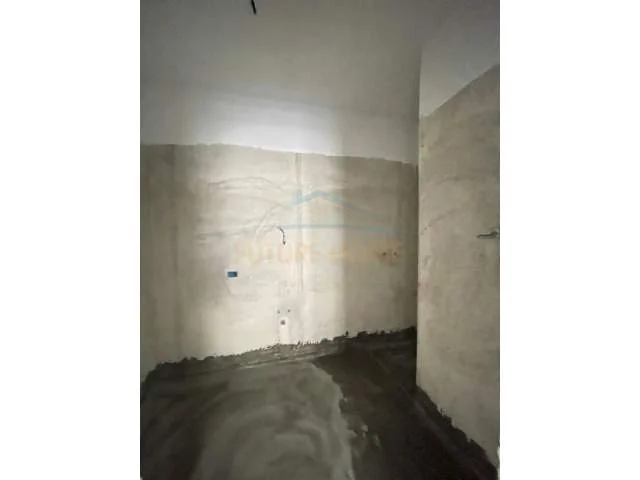 Tirane, shitet apartament 3+1 Kati 2, 117 m² 96.000 Euro (QTU, shumë pranë autostradës Tiranë-Durrës.)