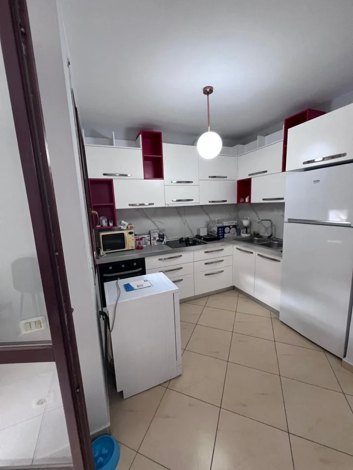 Tirane, jepet me qera apartament 2+1+Ballkon Kati 3, 100 m² 700 € (Kopeshti Botanik , te xhamia)