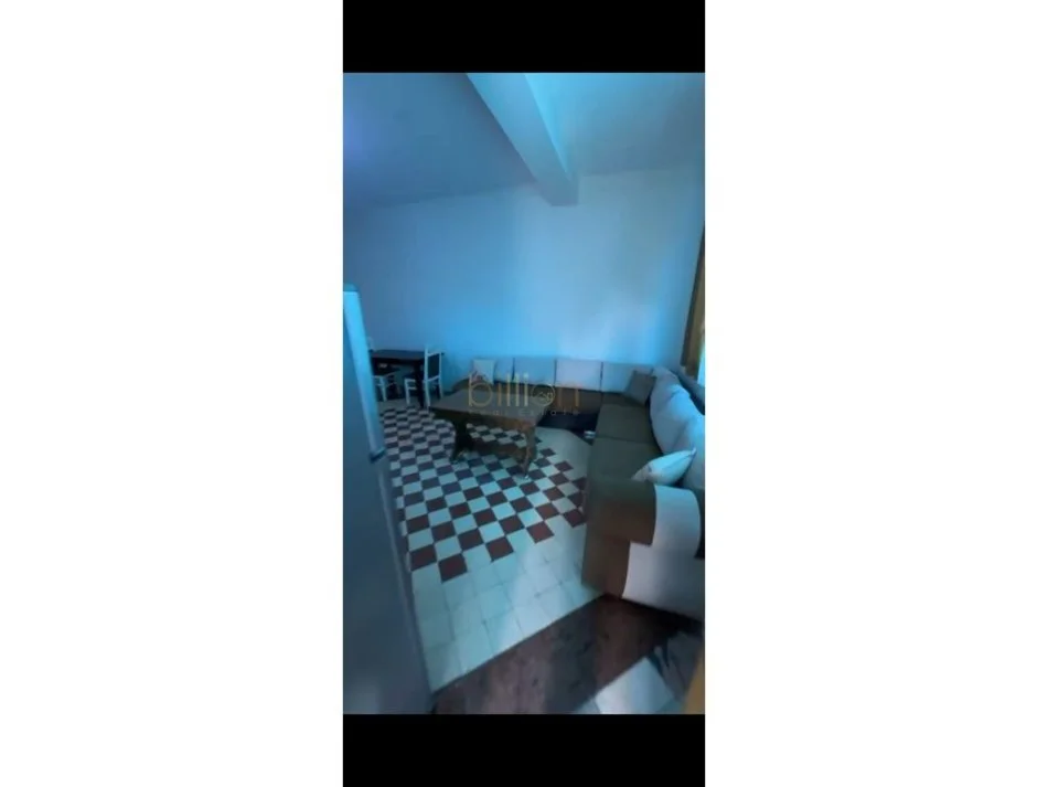 Tirane, jepet me qera apartament 1+1 Kati 2, 80 m² 300 € (Afër terminalit Verior, Tirana, Albania)