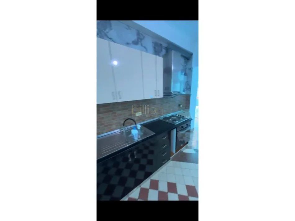 Tirane, jepet me qera apartament 1+1 Kati 2, 80 m² 300 € (Afër terminalit Verior, Tirana, Albania)