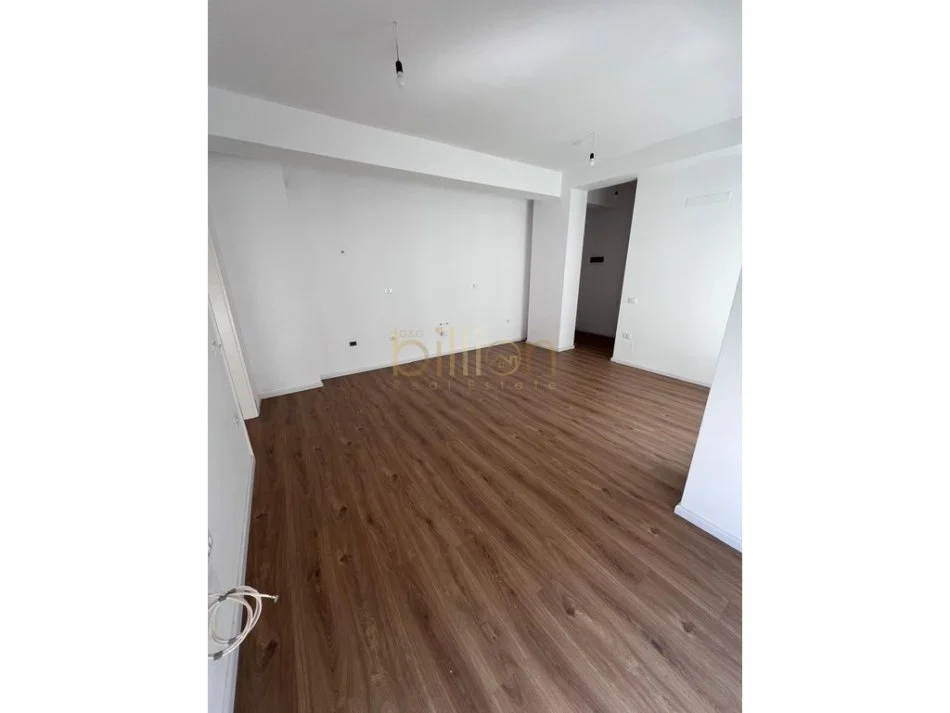 Tirane, shitet apartament 1+1+Ballkon Kati 5, 64 m² 103.000 € (Ali Demi)