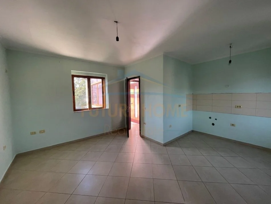 Tirane, shitet apartament 2+1 , 87 m² 98.000 € (Laprak)