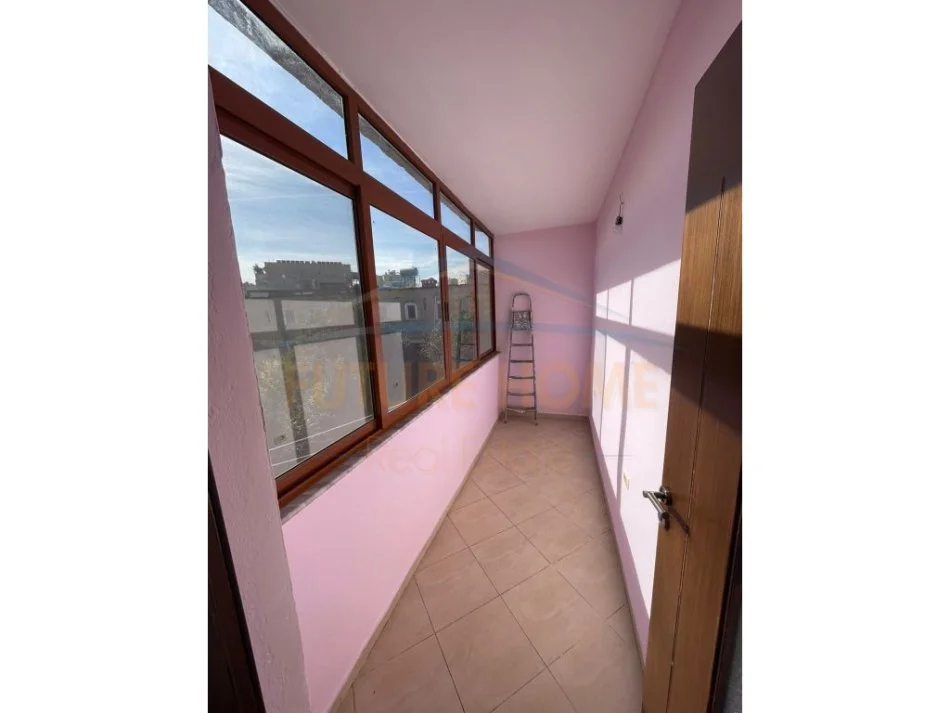 Tirane, shitet apartament 2+1 , 87 m² 98.000 € (Laprak)