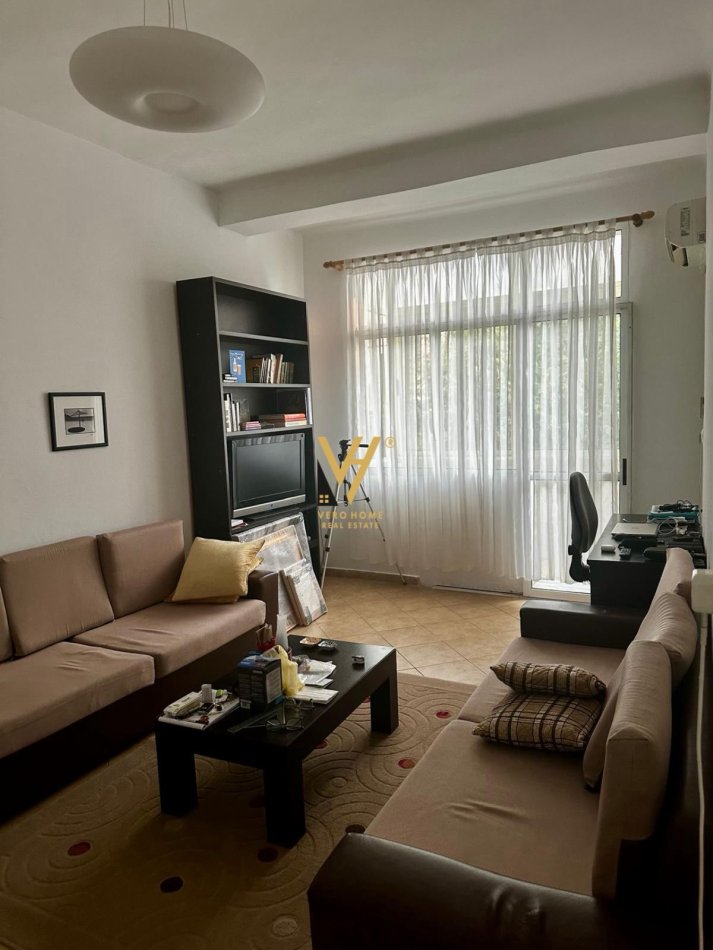 Tirane, shitet apartament 1+1+Ballkon Kati 2, 70 m² 180.000 € (RRUGA E DURRESIT)