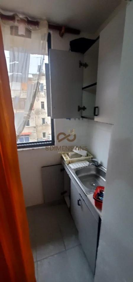 Tirane, jepet me qera apartament 1+1 Kati 3, 45 m² 350 € (selvia)