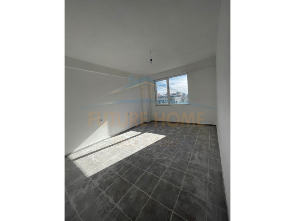 Durres, jepet me qera ambjent biznesi Kati 4, 120 m² 300 € (durres)