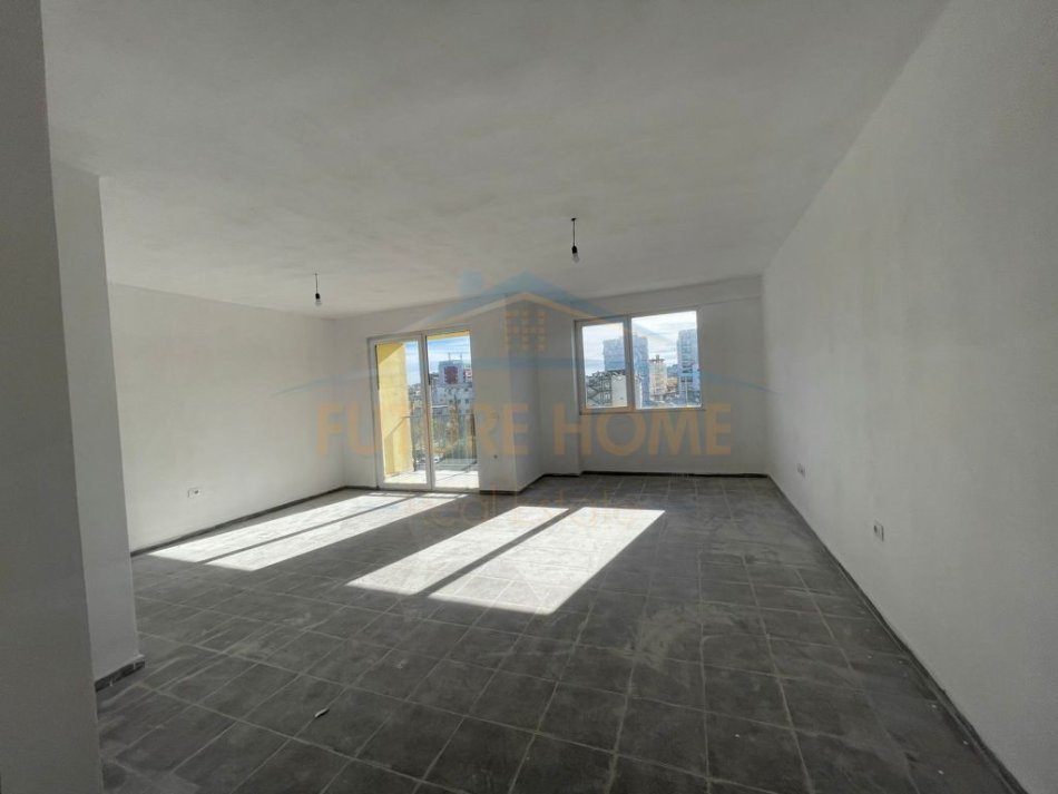 Durres, jepet me qera ambjent biznesi Kati 4, 120 m² 300 € (durres)