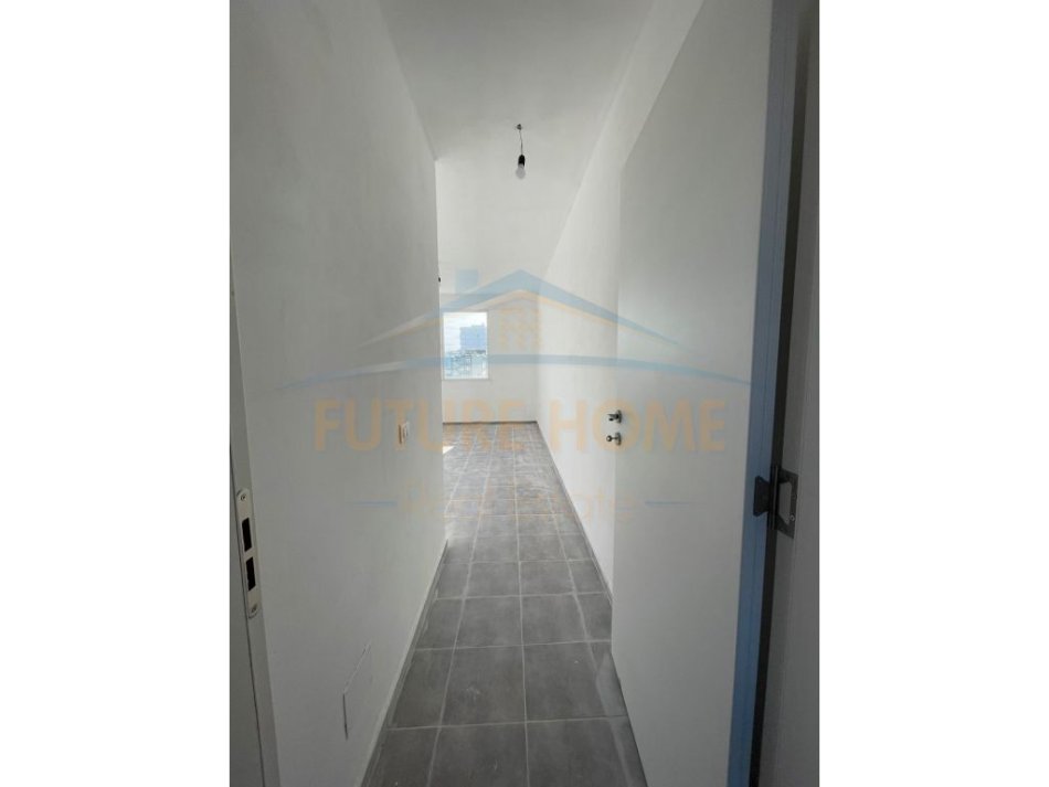 Durres, jepet me qera ambjent biznesi Kati 4, 120 m² 300 € (durres)