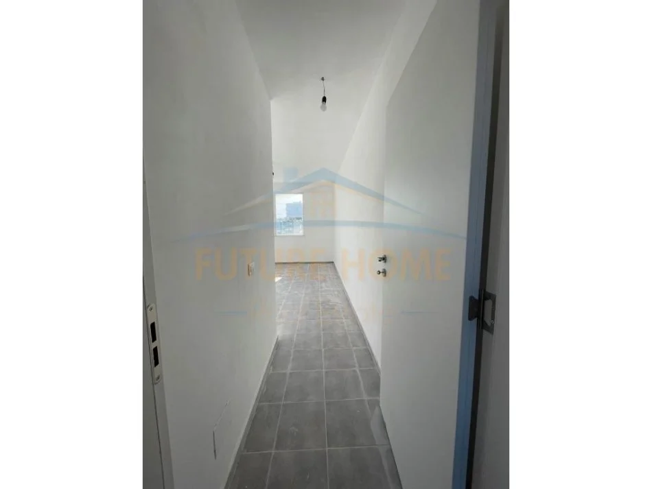 Durres, jap me qera zyre , 120 m² 300 € (spitali durres)